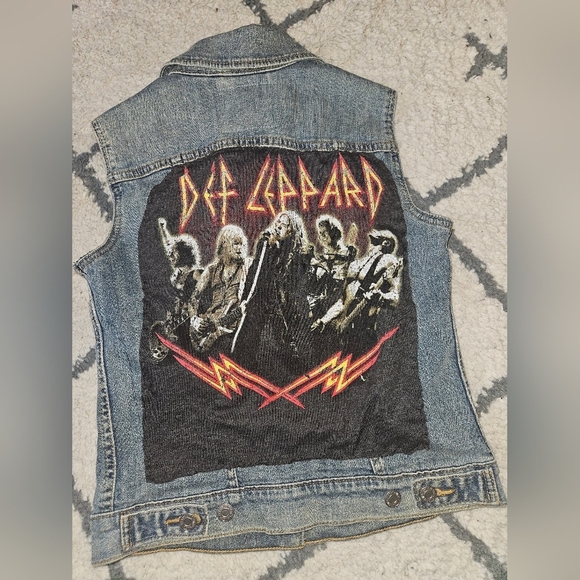 Levi's denim vest with DIY detail on back xs - Picture 2 of 5